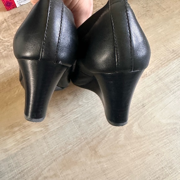 EUC Tory Burch Caroline 65MM Black Leather Wedge - Picture 6 of 9